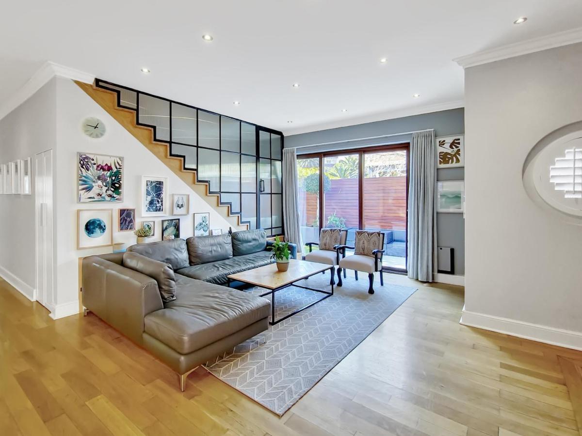8 - Virginia Avenue * Kapstadt